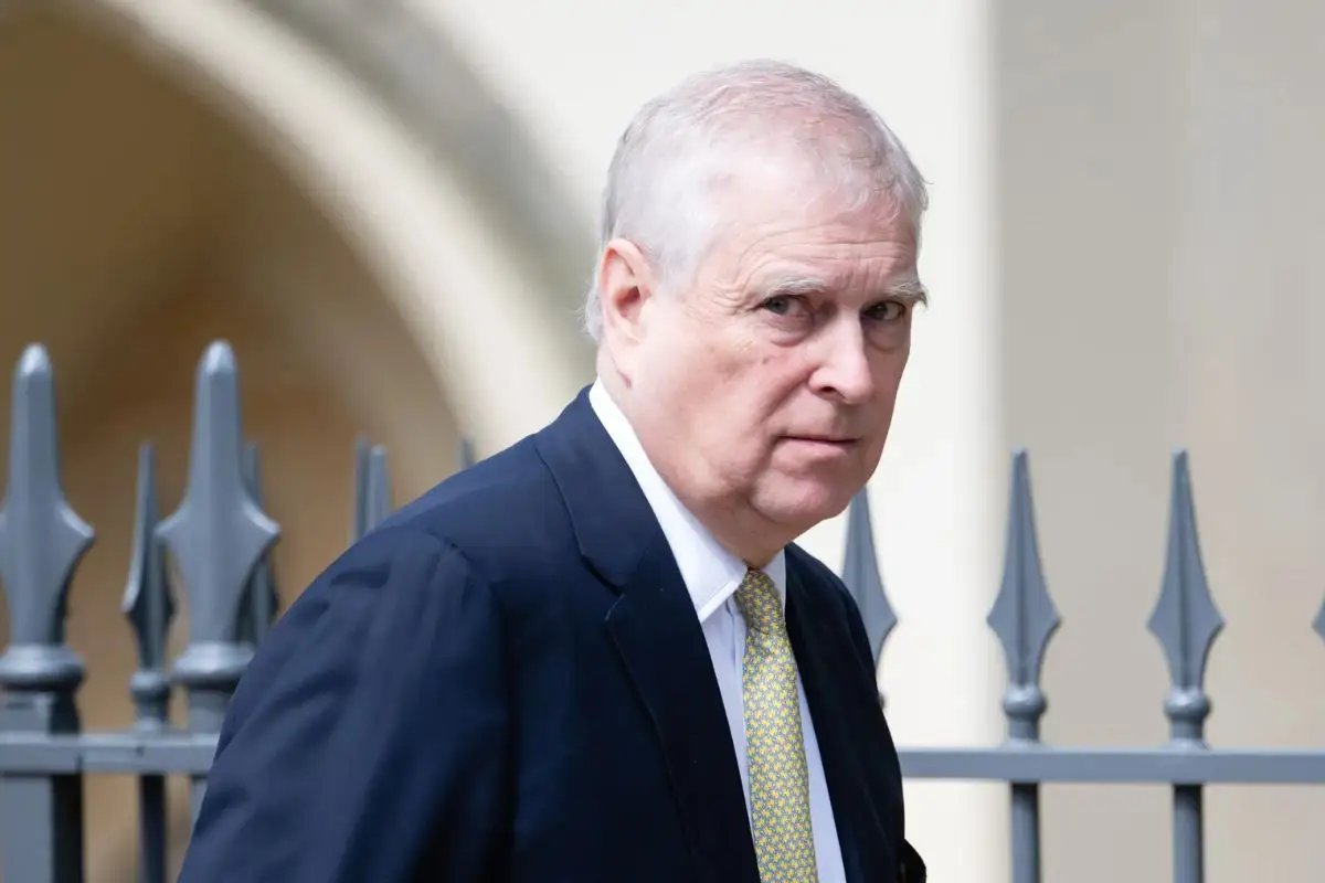 ¿Por qué detienen al ex príncipe Andrés, hermano del rey Carlos?