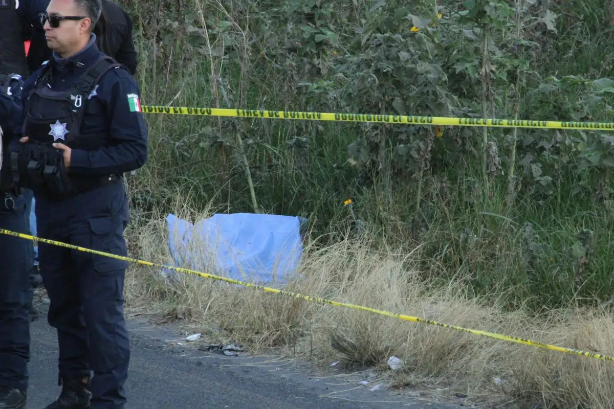 Ubican cuerpo de hombre decapitado en terrenos de cultivo de Tecali de Herrera 2 Encuentran cadáver decapitado en Tecali y maniatado