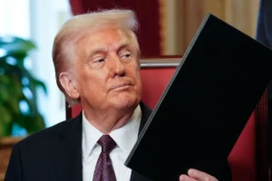 Aranceles globales de Trump pasan del 10% al 15% tras prohibición de Corte Suprema de EU 3 Aranceles globales de Trump pasan del 10% al 15%