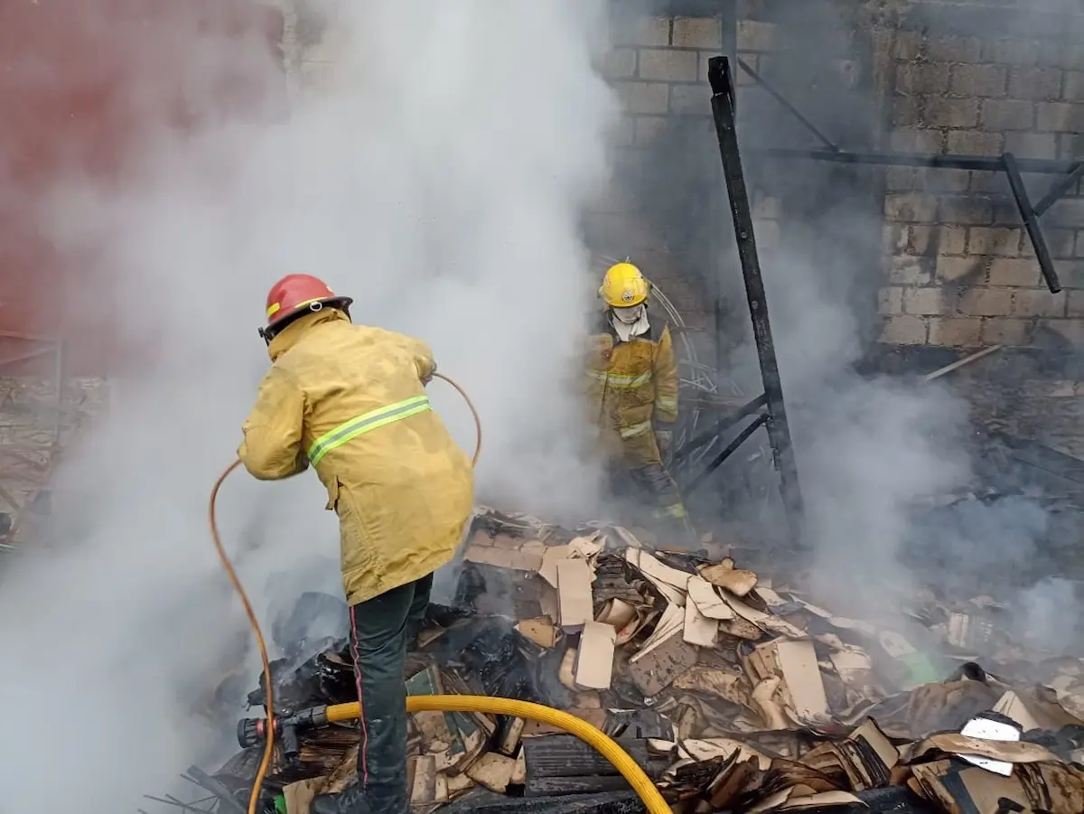 Explota taller de pirotecnia en Huauchinango; muere uno de los tres heridos