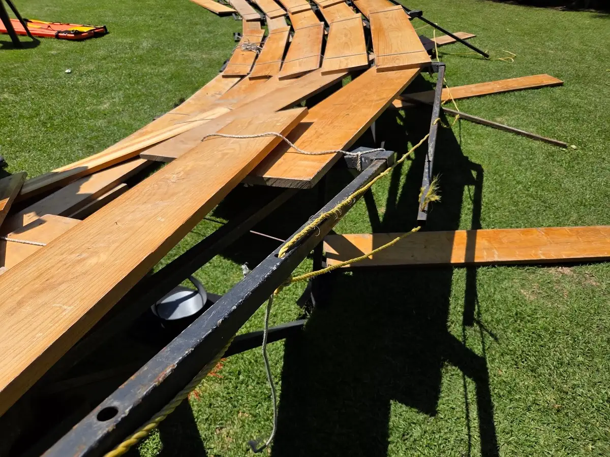 Alumnos de la Ibero caen de gradas durante foto de graduación