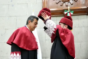 IPN entrega doctorado Honoris Causa a Sergio Salomón por apoyo a la educación en el gobierno de Puebla 