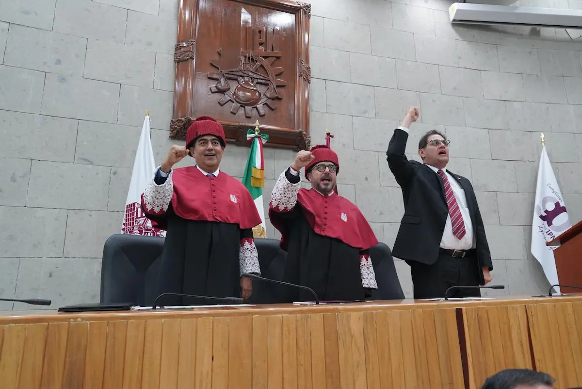 IPN entrega doctorado Honoris Causa a Sergio Salomón por apoyo a la educación en el gobierno de Puebla 