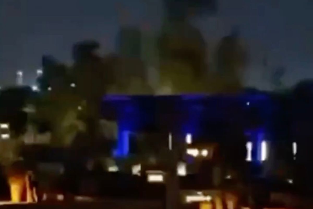 Explosión provoca incendio en la Embajada de EE.UU. en Arabia Saudita; urgen a estadounidenses abandonar países 4 Explosión provoca incendio en la Embajada de EE.UU. en Arabia Saudita