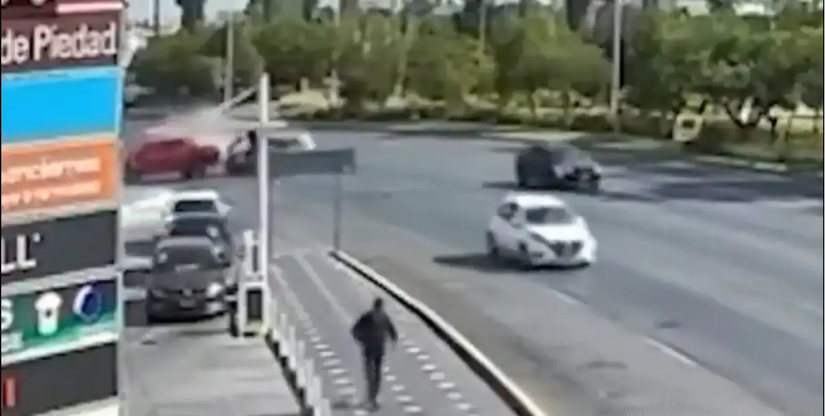 (VIDEO) Así fue la carambola en Vía San Ángel que cobró la vida de Mayca y Sandra Paola 3 Así fue la carambola en Vía San Ángel que dejó dos muertas