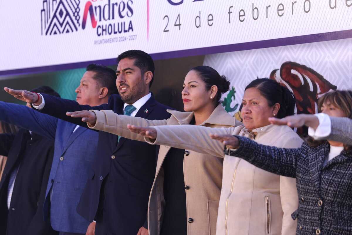 Encabeza Lupita Cuautle conmemoración del Día de la Bandera en San Andrés Cholula
