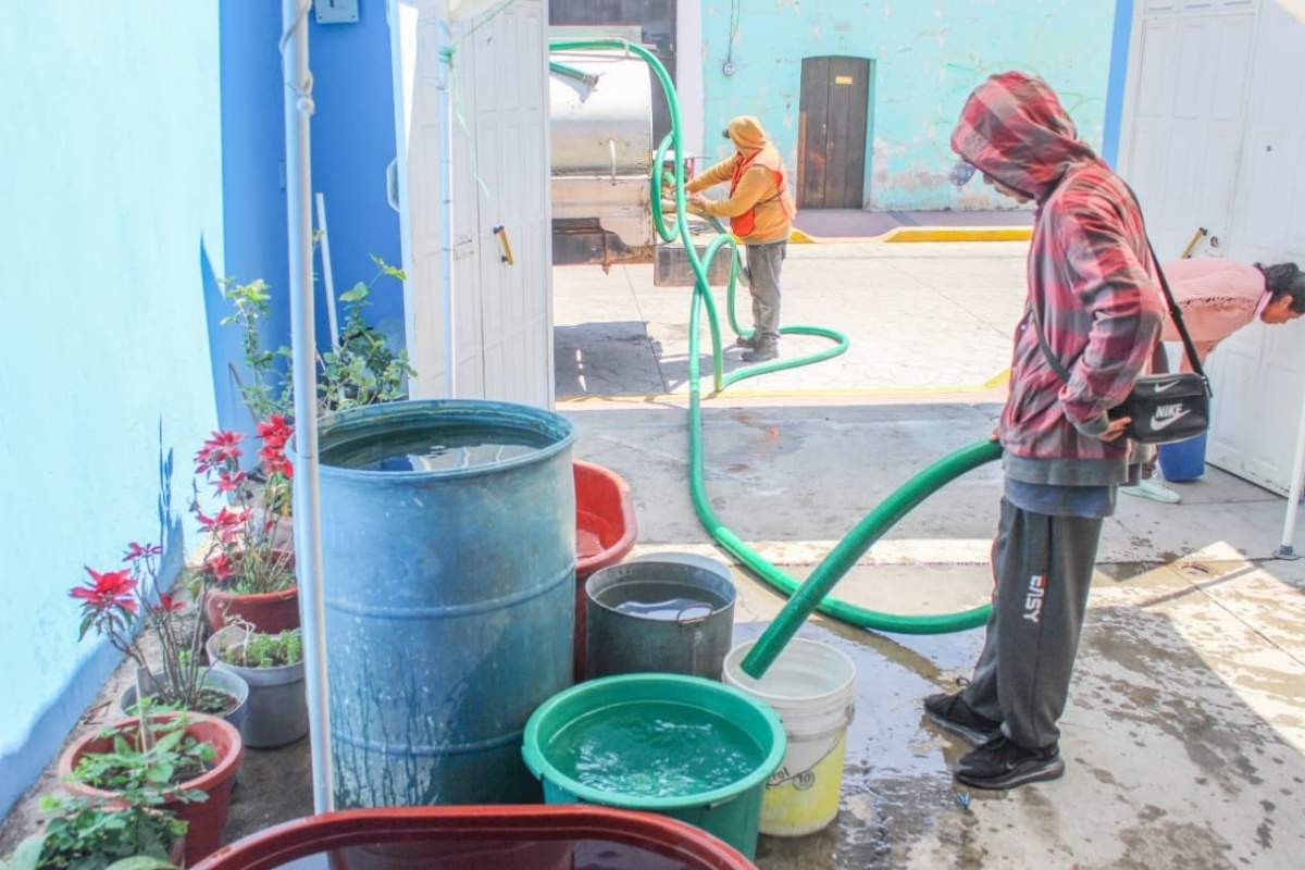 Garantiza Roberto Solís abasto de agua en el Primer Barrio durante rehabilitación del Pozo EL Pirul