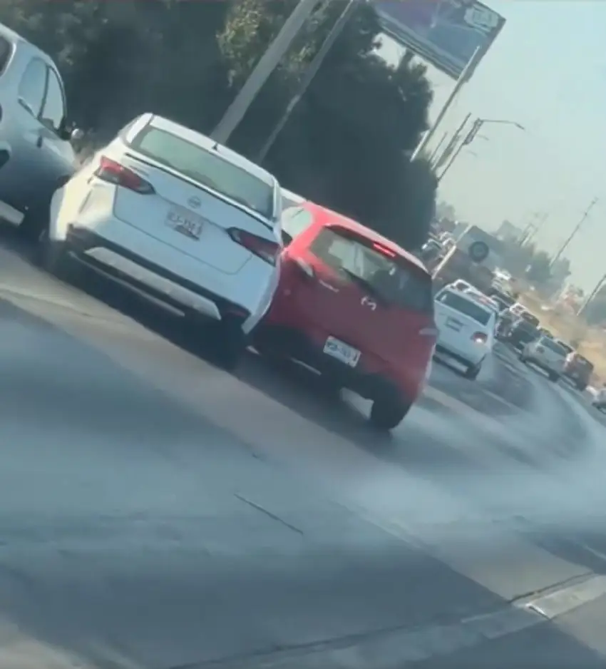 (VIDEO) Así un conductor provocó choque en Puebla