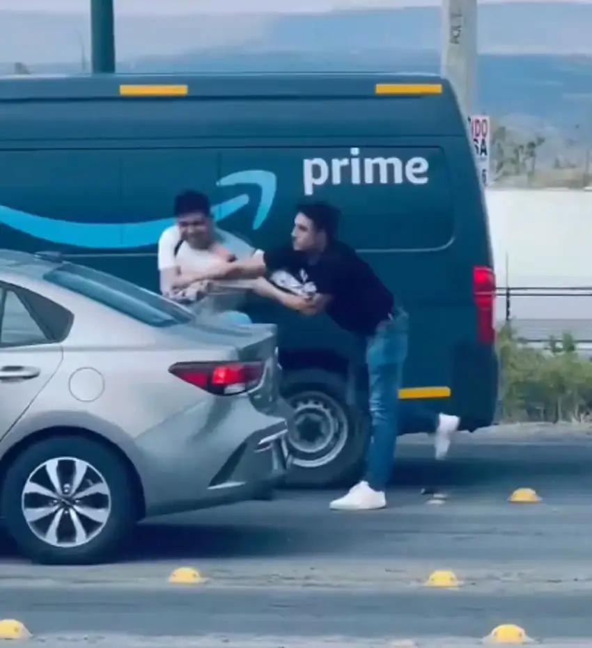Repartidor de Amazon pelea en Guanajuato contra conductor
