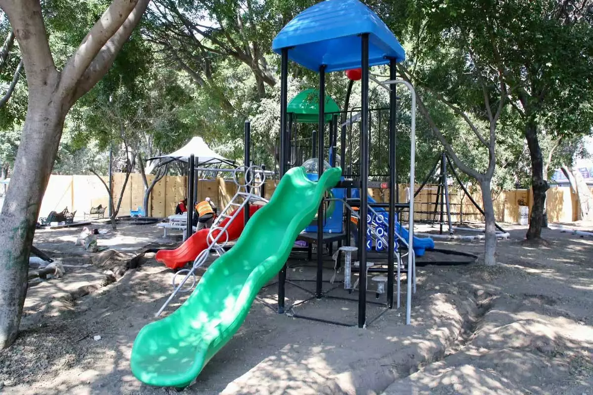 Palapas, juegos infantiles, lago infinito, así va la remodelación del Paseo Bravo