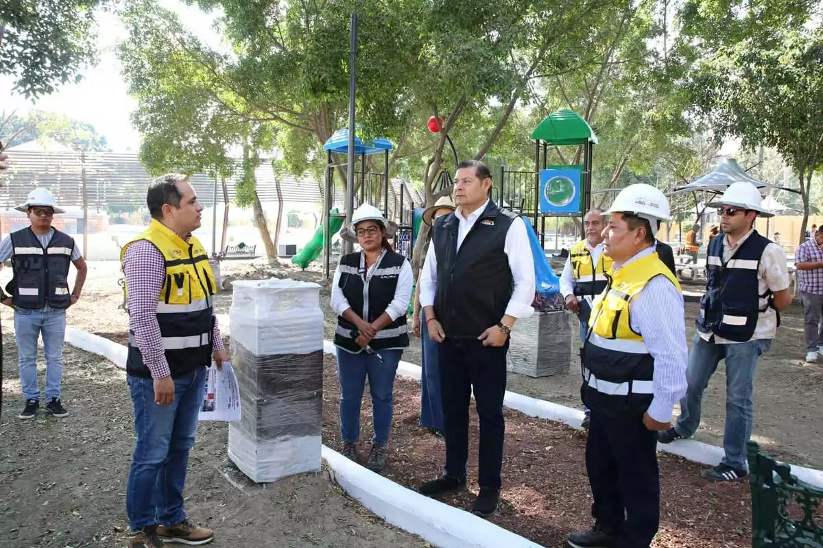 Palapas, juegos infantiles, lago infinito, así va la remodelación del Paseo Bravo