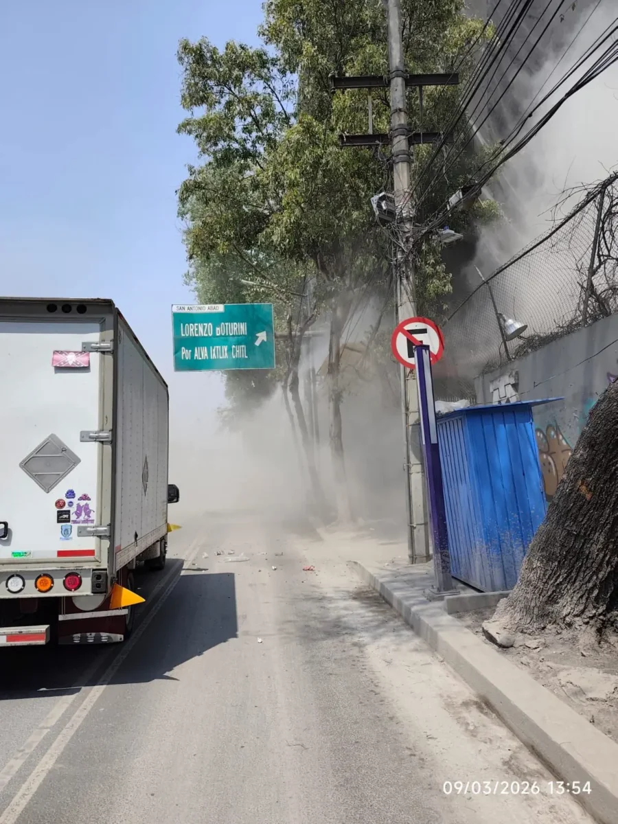 Colapsa edificio en San Antonio Abad