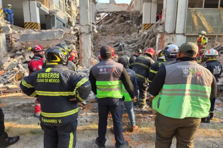 Confirman muerte del tercer trabajador tras derrumbe de edificio en San Antonio Abad