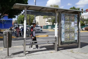 Congreso de Puebla envía a la congeladora concesión de paraderos del transporte público
