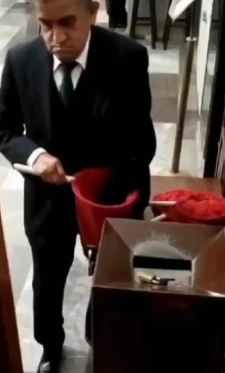 Exhiben a hombre por robar limosnas de iglesia en Tehuacán