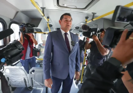 Entrega Armenta más de 11 mdp a fondo perdido para unidades nuevas de transporte público 