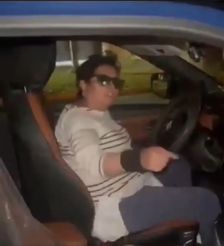 (VIDEO) Lady Gringa choca e insulta a policías en inglés