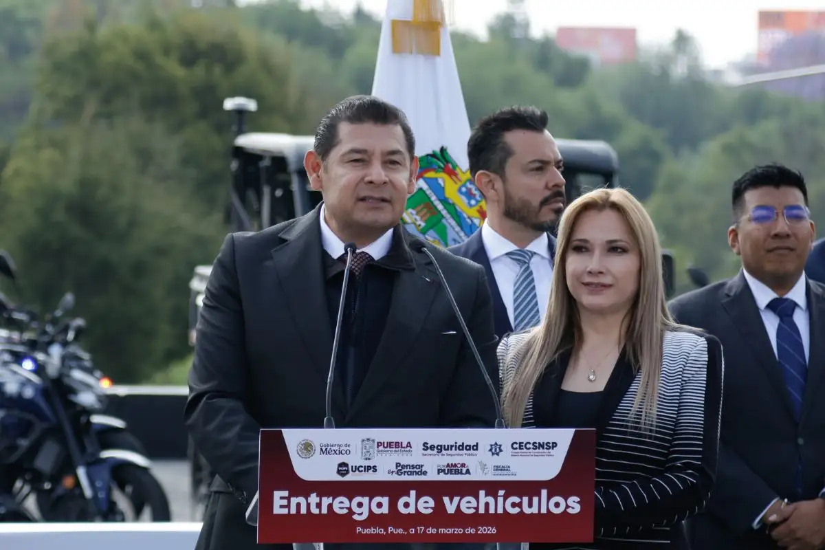 Entregan 111 vehículos a las fuerzas de seguridad de Puebla 
