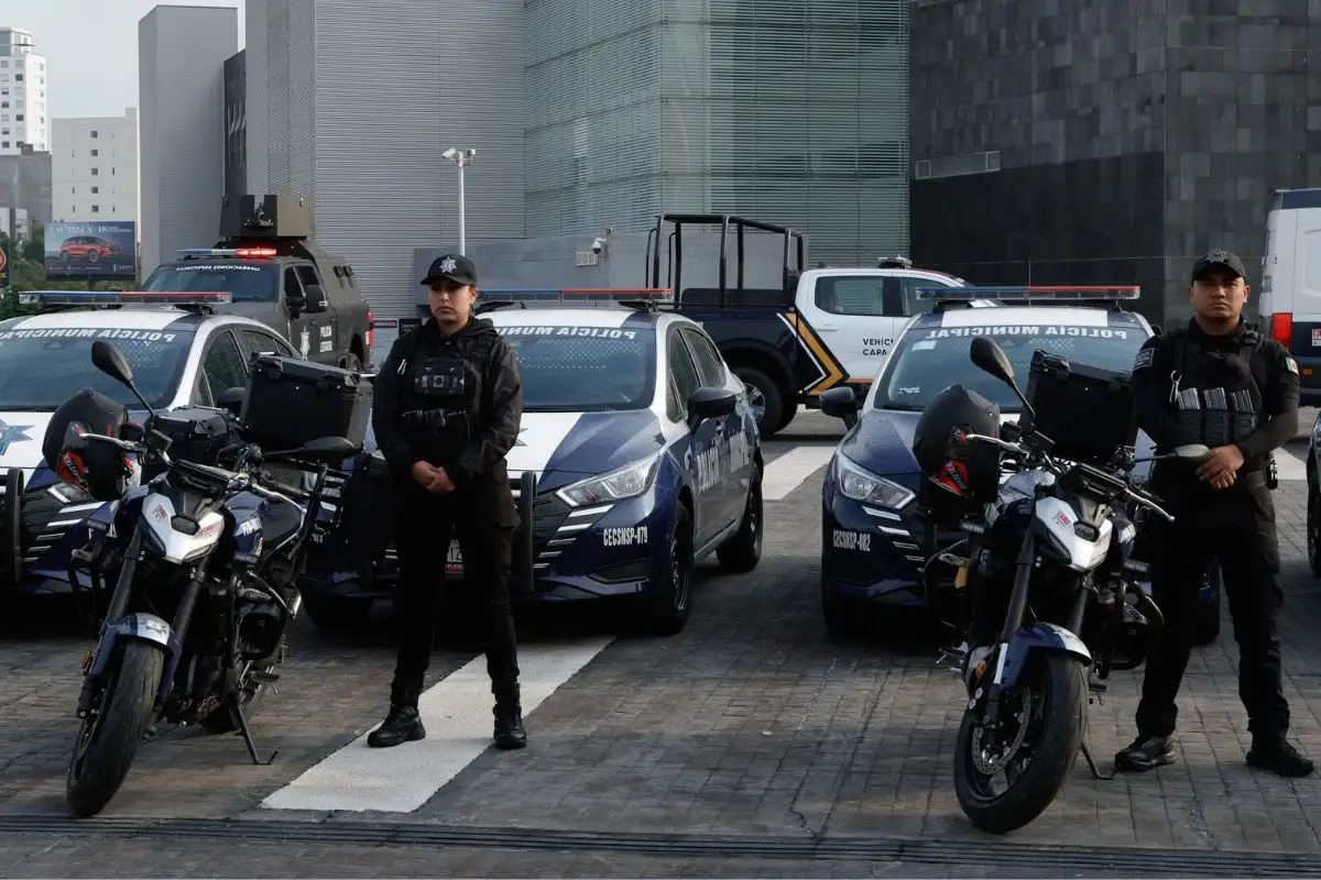 Entregan 111 vehículos a las fuerzas de seguridad de Puebla