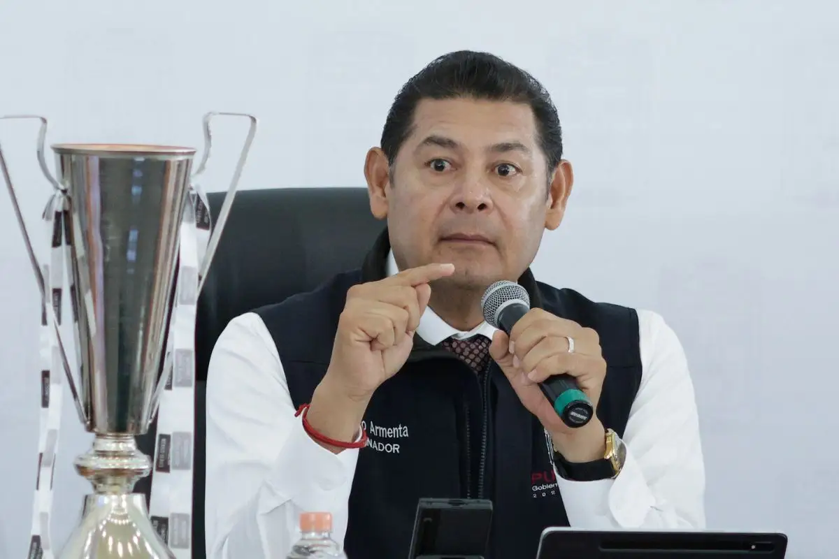 Armenta tendrá programa de radio y TV: atenderá denuncias ciudadanas 