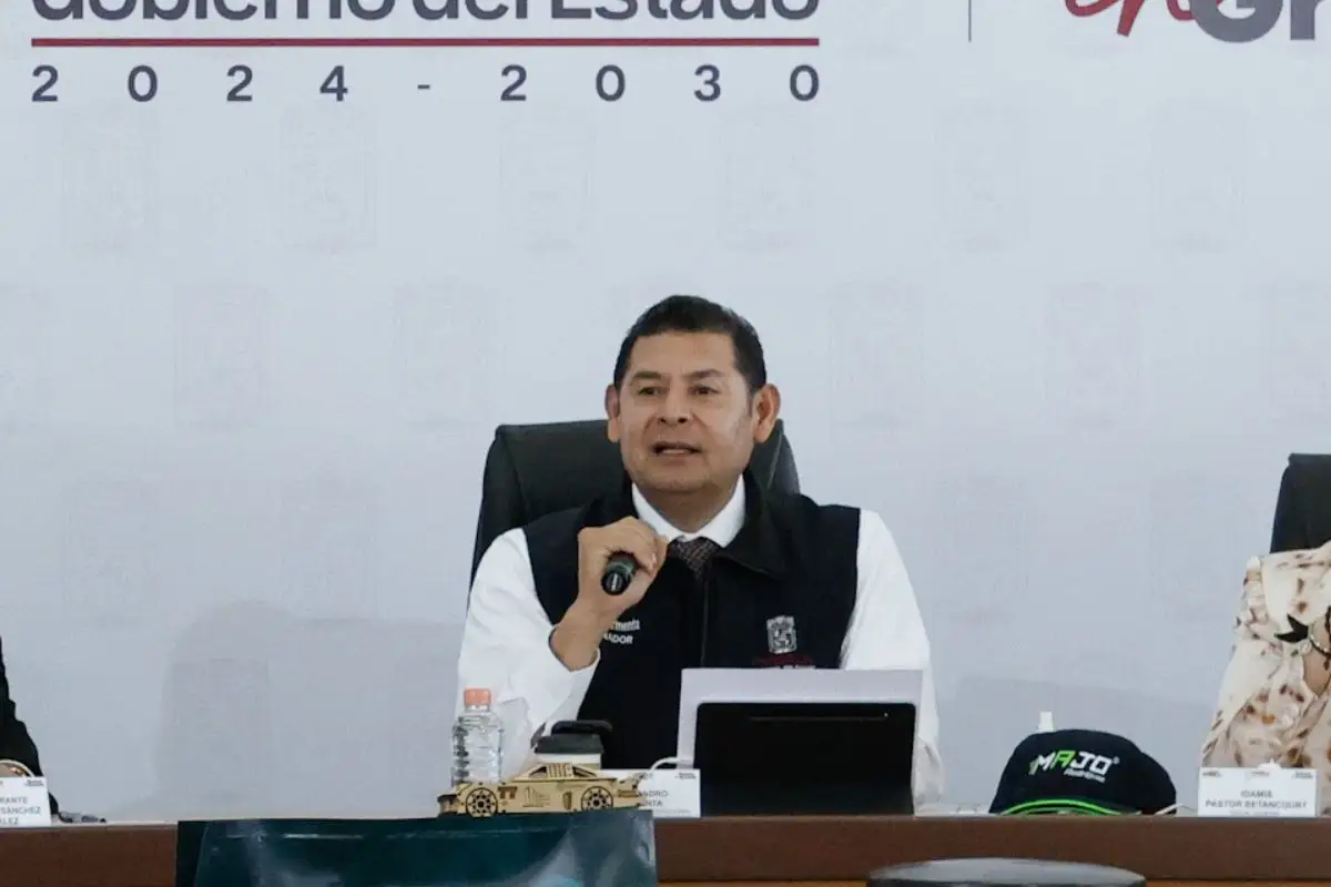 Armenta tendrá programa de radio y TV: atenderá denuncias ciudadanas 