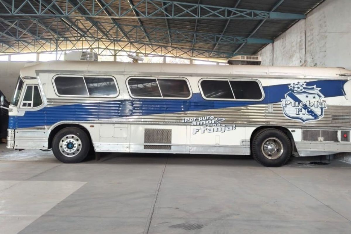 Ponen a la venta el Camotito, histórico autobús del Club Puebla