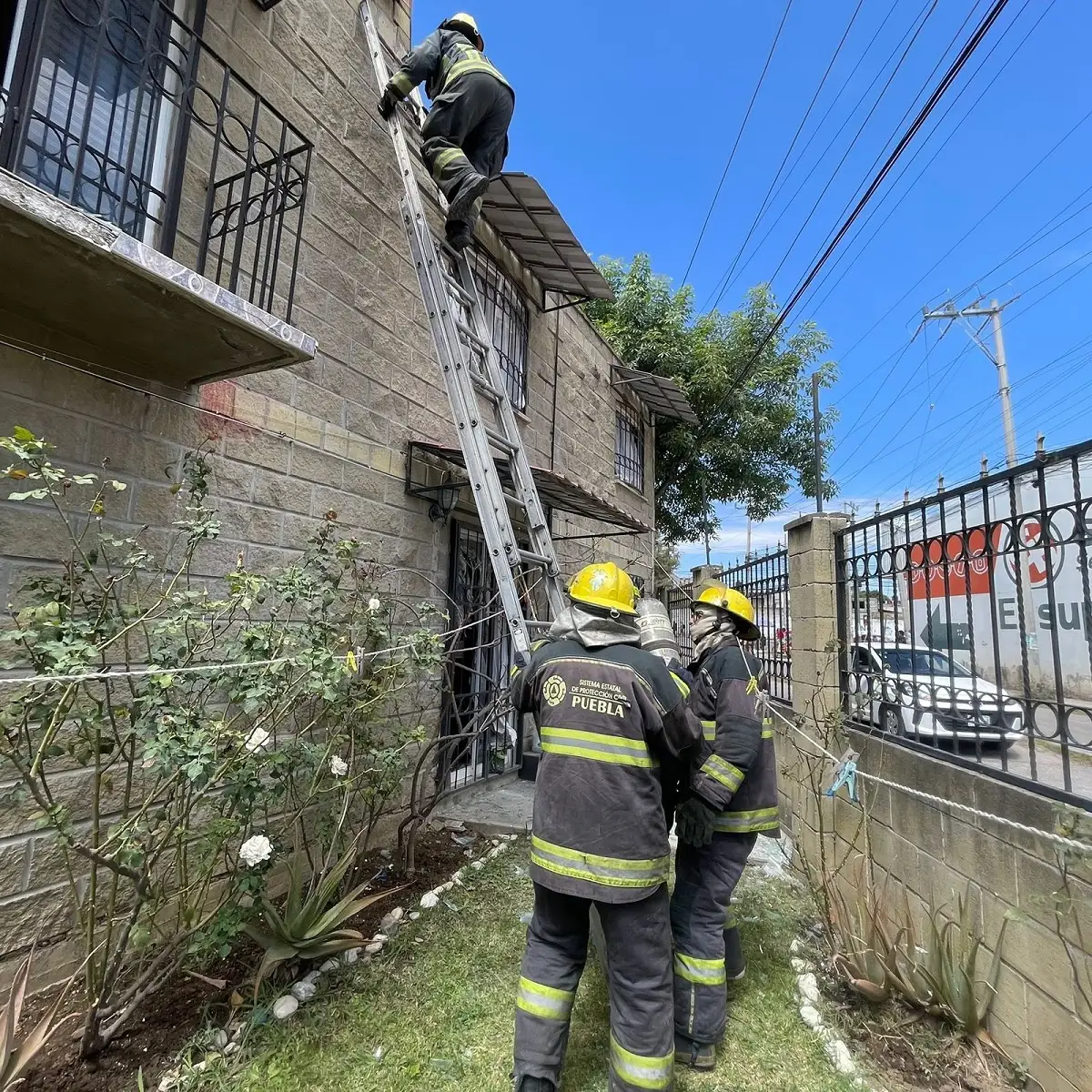Explosión en Geovillas Castillotla deja una persona herida 3 Explosión en Geovillas Castillotla deja una persona herida