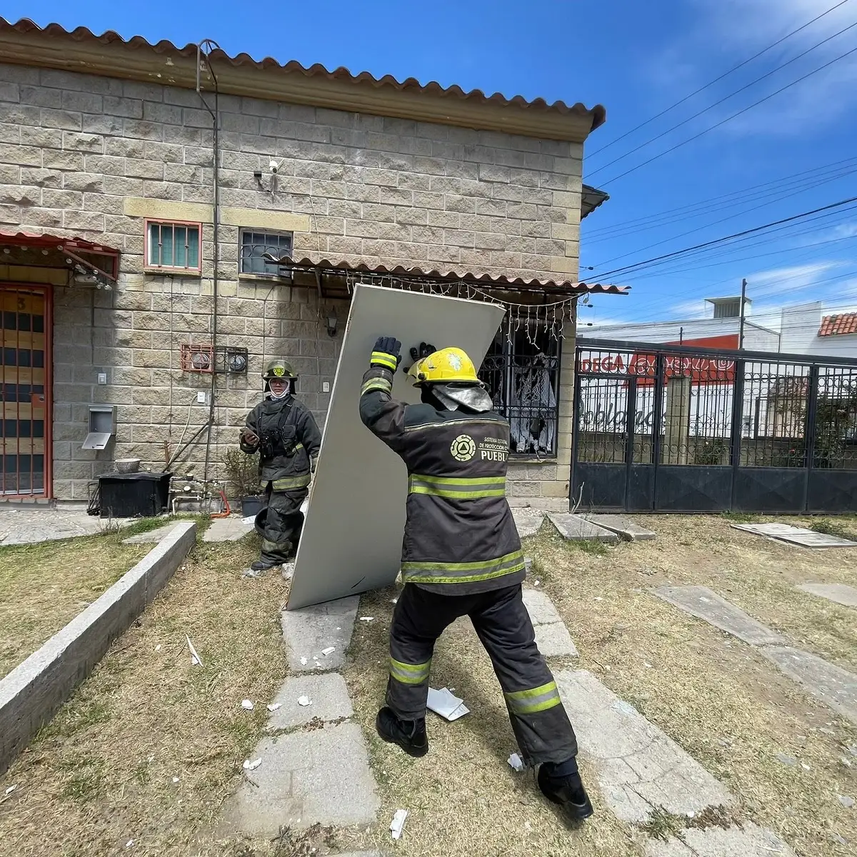 Explosión en Geovillas Castillotla deja una persona herida 2 Explosión en Geovillas Castillotla deja una persona herida