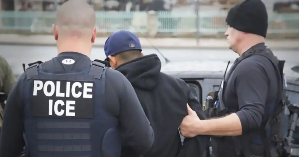 Trump amenaza con desplegar agentes de ICE en aeropuertos de EU 2 Trump amenaza con desplegar agentes de ICE en aeropuertos