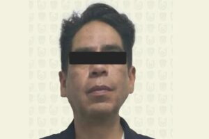 Procesan a profesor del Colegio del Valle que grabó debajo de la falda de alumnas