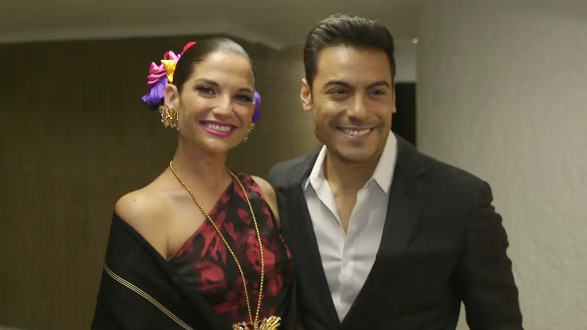 VIDEO: Natalia Jiménez usa ambulancia con sirena encendida para llegar al cumpleaños de Carlos Rivera 