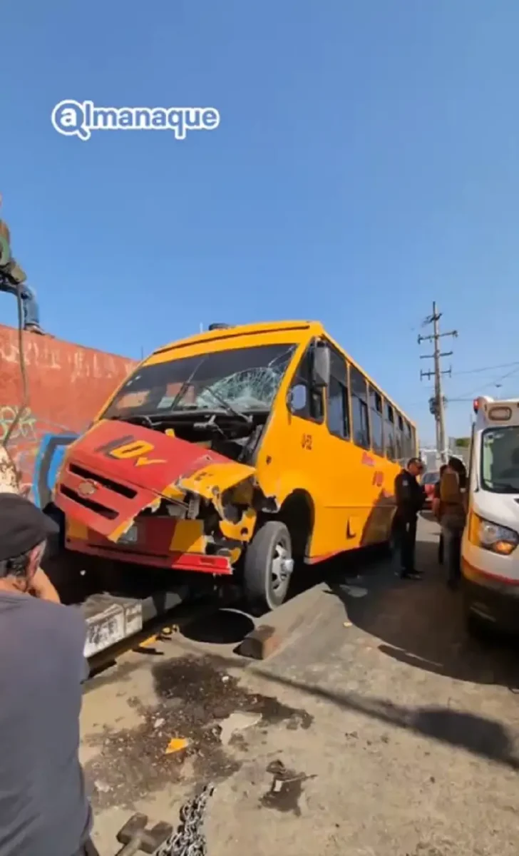 Choque entre ruta 10 y ruta M1 deja varios pasajeros heridos