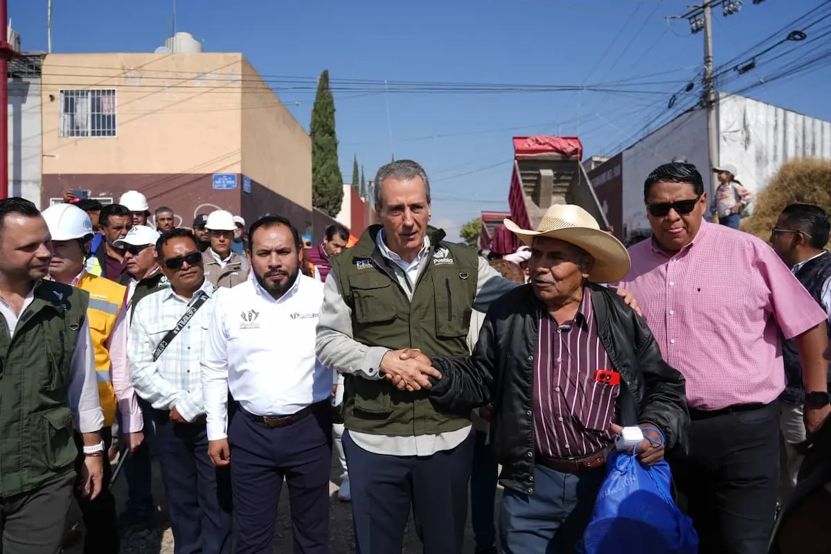 Supervisa Pepe Chedraui trabajos de rehabilitación vial en Camino Viejo a Balcones.