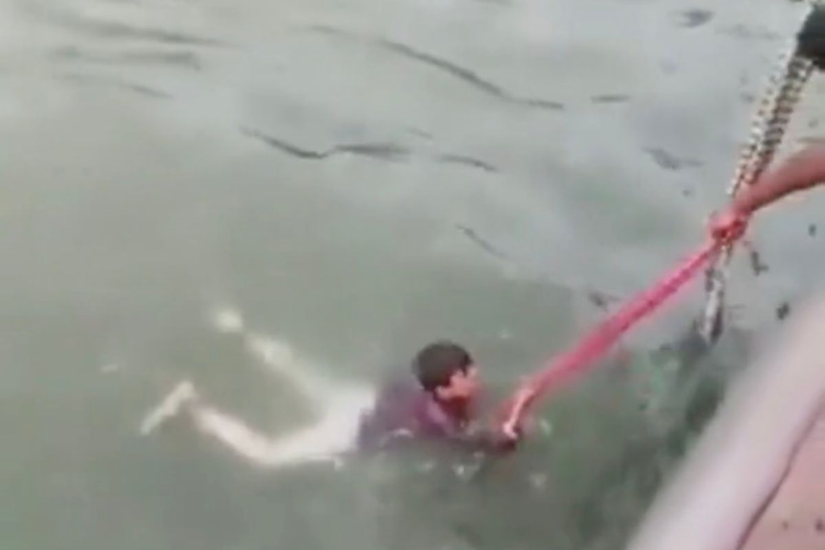 VIDEO: Autobús cae al río Padma en Bangladesh; reportan al menos 18 muertos y varios desaparecidos 2 autobús cae al Río Padma