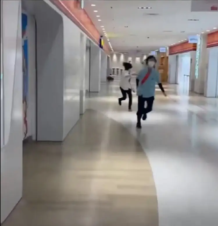 Ataque en Japón: Matan a puñaladas a trabajadora de tienda Pokémon en Tokio 2 Apuñalan a trabajadora en Pokémon Center de Japón