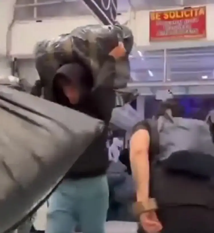 Decomisan playeras piratas de Tepito durante operativo