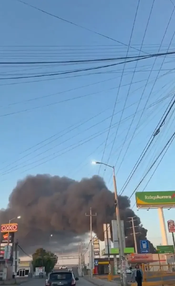 Fuerte incendio en terreno de Coronango provoca enorme columna de humo 3 Así se ve el impactante incendio en terreno de Coronango