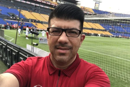 ¿Quién era Axel Solís, el periodista que falleció?