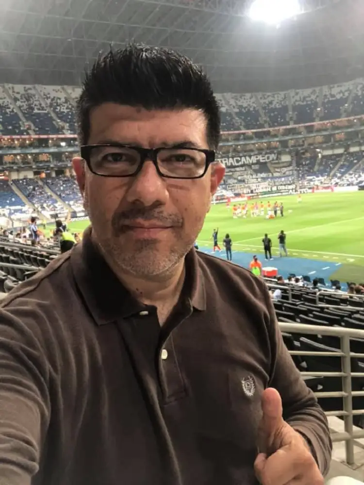 ¿Quién era Axel Solís, el periodista que falleció?