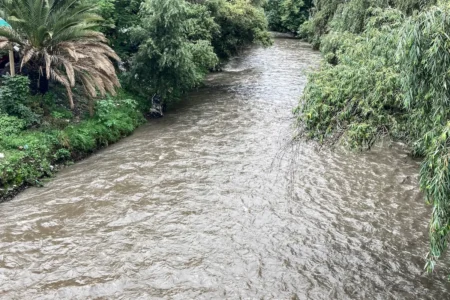 Armenta pidió a empresarios sanear el Río Atoyac