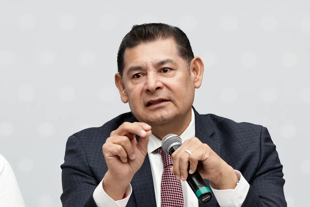 Pide Armenta a empresarios sanear el Río Atoyac; descargas industriales complican limpieza 2 Armenta pidió a empresarios sanear el Río Atoyac