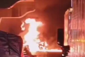 Patrulla choca, se incendia y muere policía en la México-Puebla