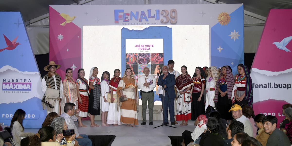 Presentan Así se viste Puebla, del maestro Elías Guerra en la FENALI 39