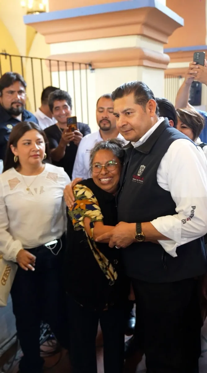 Armenta escucha, de manera directa, necesidades de habitantes de Atlixco.