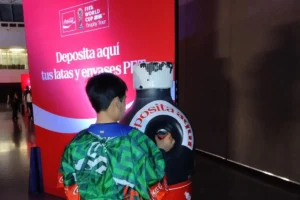 Recibe Gobierno de Pepe Chedraui donación de latas tras paso del FIFA World Cup Trophy Tour 2026 en Puebla