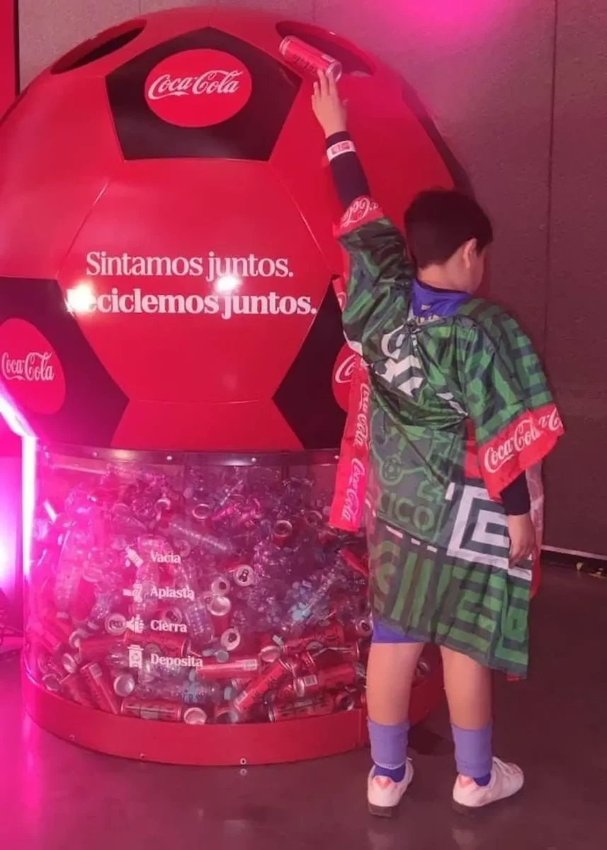 Recibe Gobierno de Pepe Chedraui donación de latas tras paso del FIFA World Cup Trophy Tour 2026 en Puebla