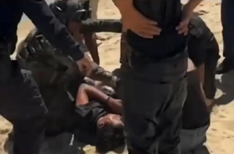 Elemento de la Marina rescata a turista que se ahogaba