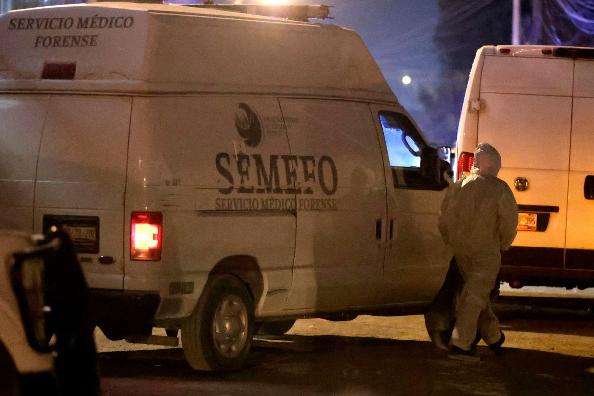 Tiran a personas de un auto en la México-Tuxpan y una muere