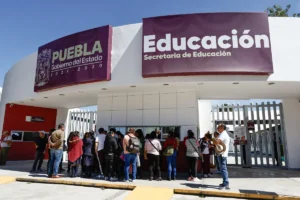 Recuperan 300 plazas en Puebla que entregaron irregularmente