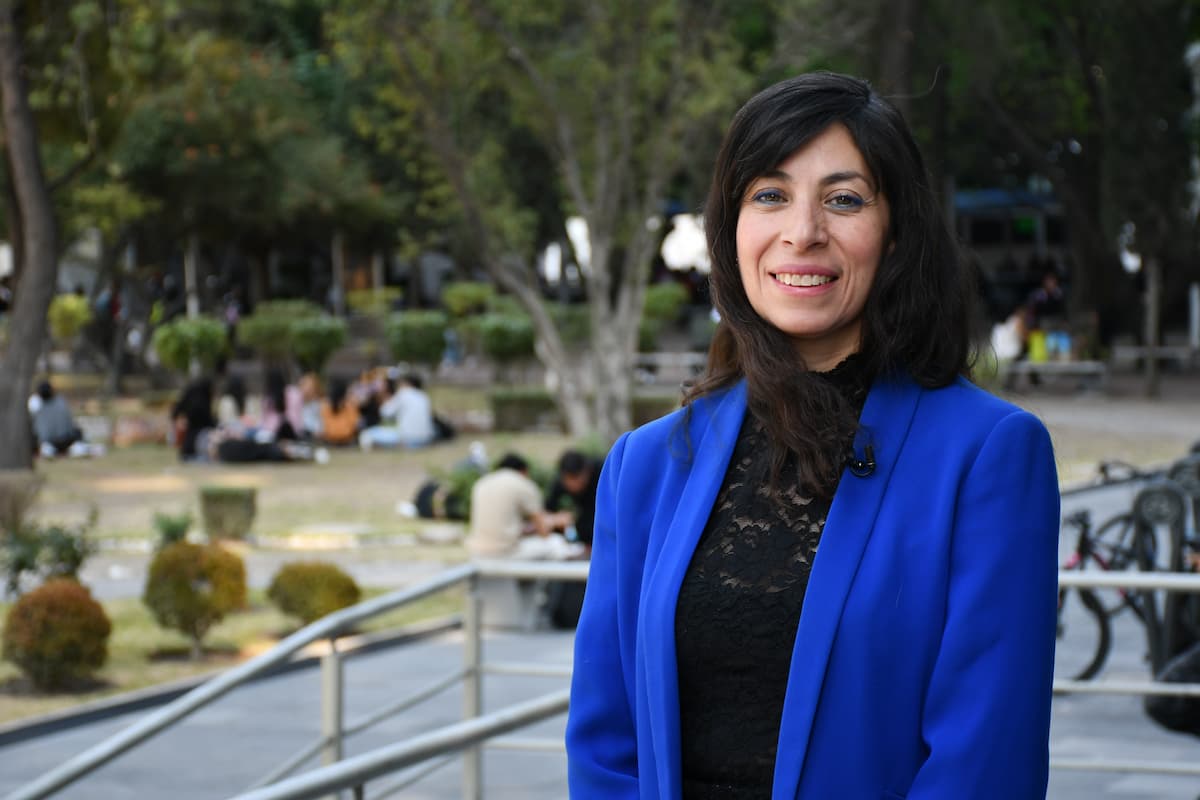 Adriana Hernández Rascón, estudiante BUAP publicó obra en feria de libro de Nueva York